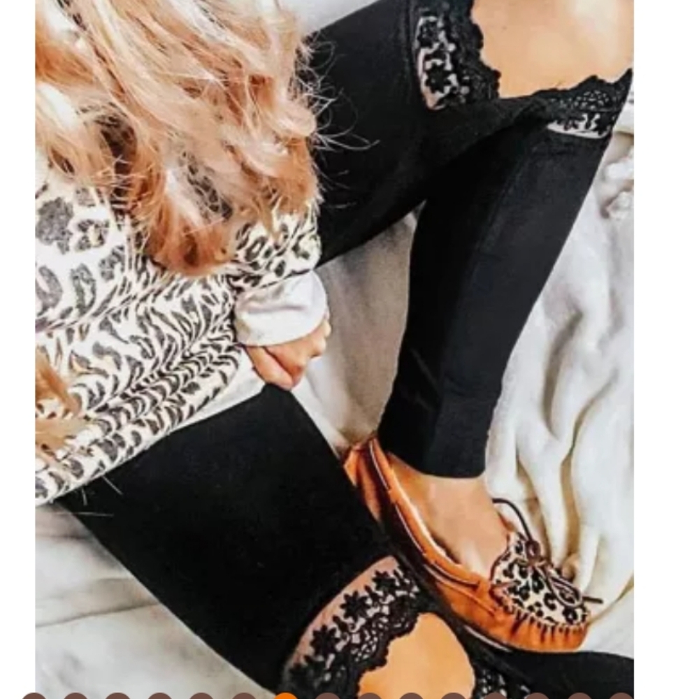 ♥️New boutique cut out lace leggings - Picture 3 of 12